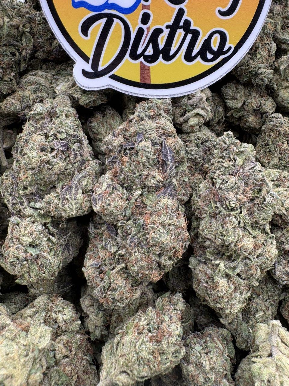 Strawberry Guavaz THC weed showing dense frosty cannabis buds with green and purple colours Strawberry Guavaz THC weed showing dense frosty cannabis buds with green and purple colours