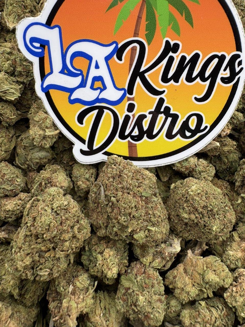 Close-up of Blue Zushi Lows cannabis flower buds beneath the LA Kings Distro logo Close-up of Blue Zushi Lows cannabis flower buds beneath the LA Kings Distro logo