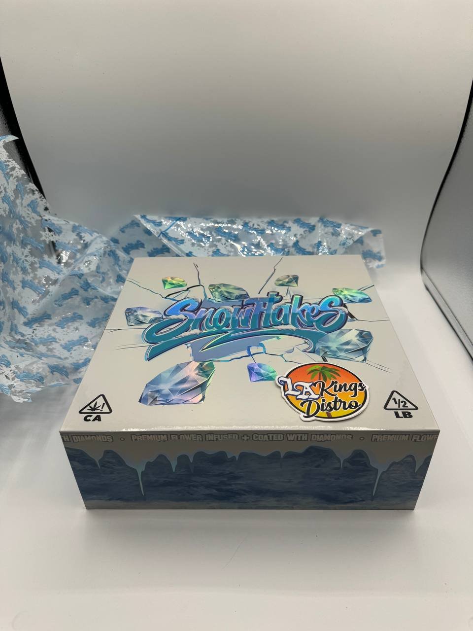 Snowflakes THCA diamond dusted flower 1/2 LB box with premium infused flower coated with diamonds packaging Snowflakes THCA diamond dusted flower 1/2 LB box with premium infused flower coated with diamonds packaging
