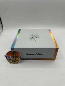 PynTrees UMO 2G Disposable Premium Extracts box with white topographic packaging and holographic trim
