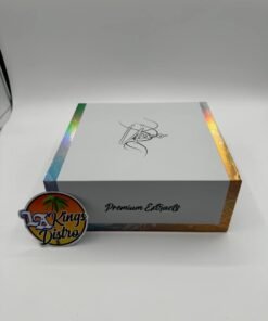 PynTrees UMO 2G Disposable Premium Extracts box with white topographic packaging and holographic trim