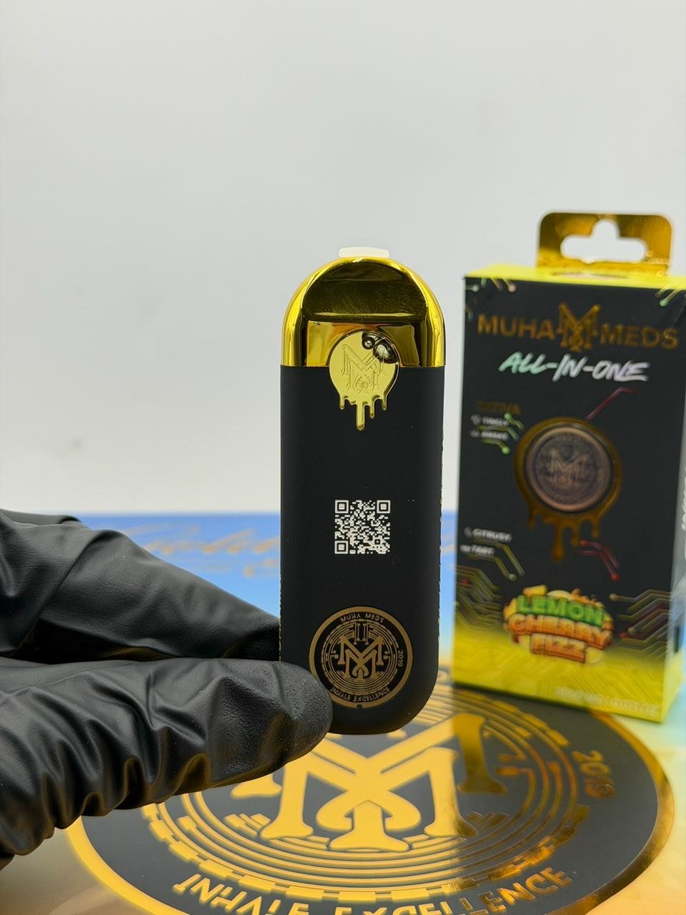 Muha Meds Golden Hour Edition 2G All-In-One 100-unit master case with 10 strains and black gold disposable packaging Muha Meds Golden Hour Edition 2G All-In-One 100-unit master case with 10 strains and black gold disposable packaging