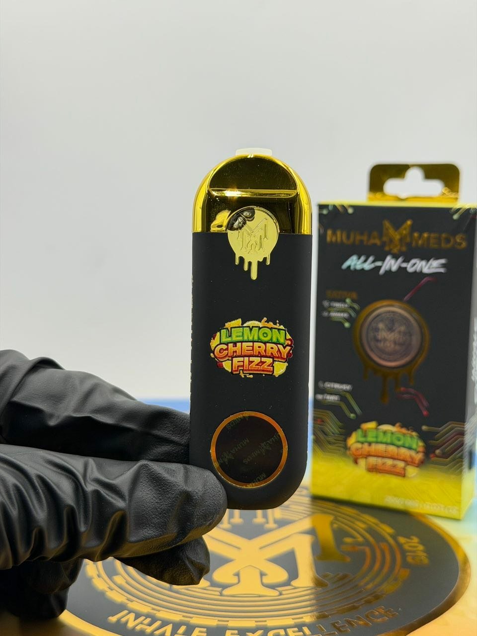 Muha Meds Golden Hour Edition 2G All-In-One 100-unit master case with 10 strains and black gold disposable packaging Muha Meds Golden Hour Edition 2G All-In-One 100-unit master case with 10 strains and black gold disposable packaging